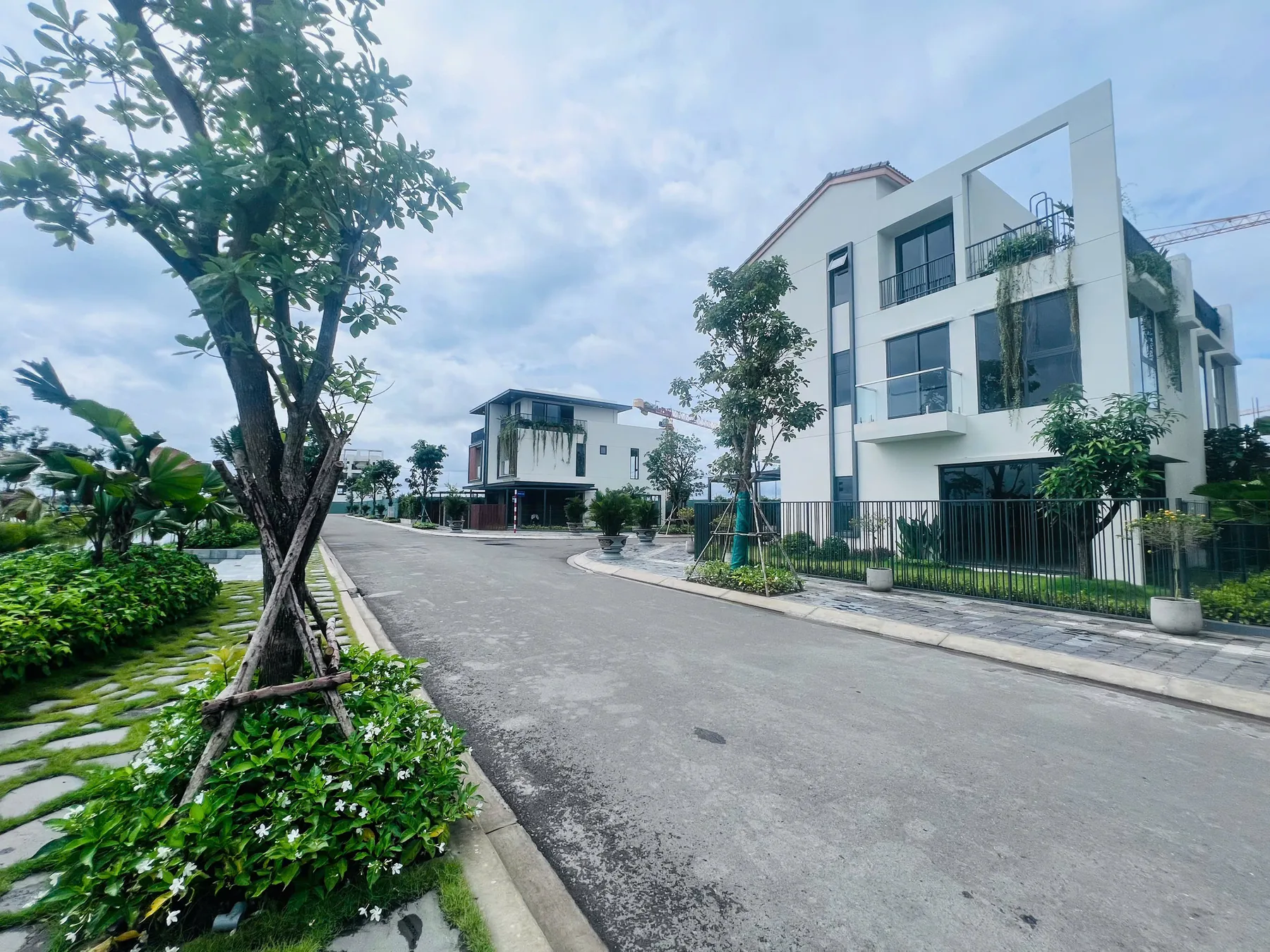 Biệt thự ven kênh
