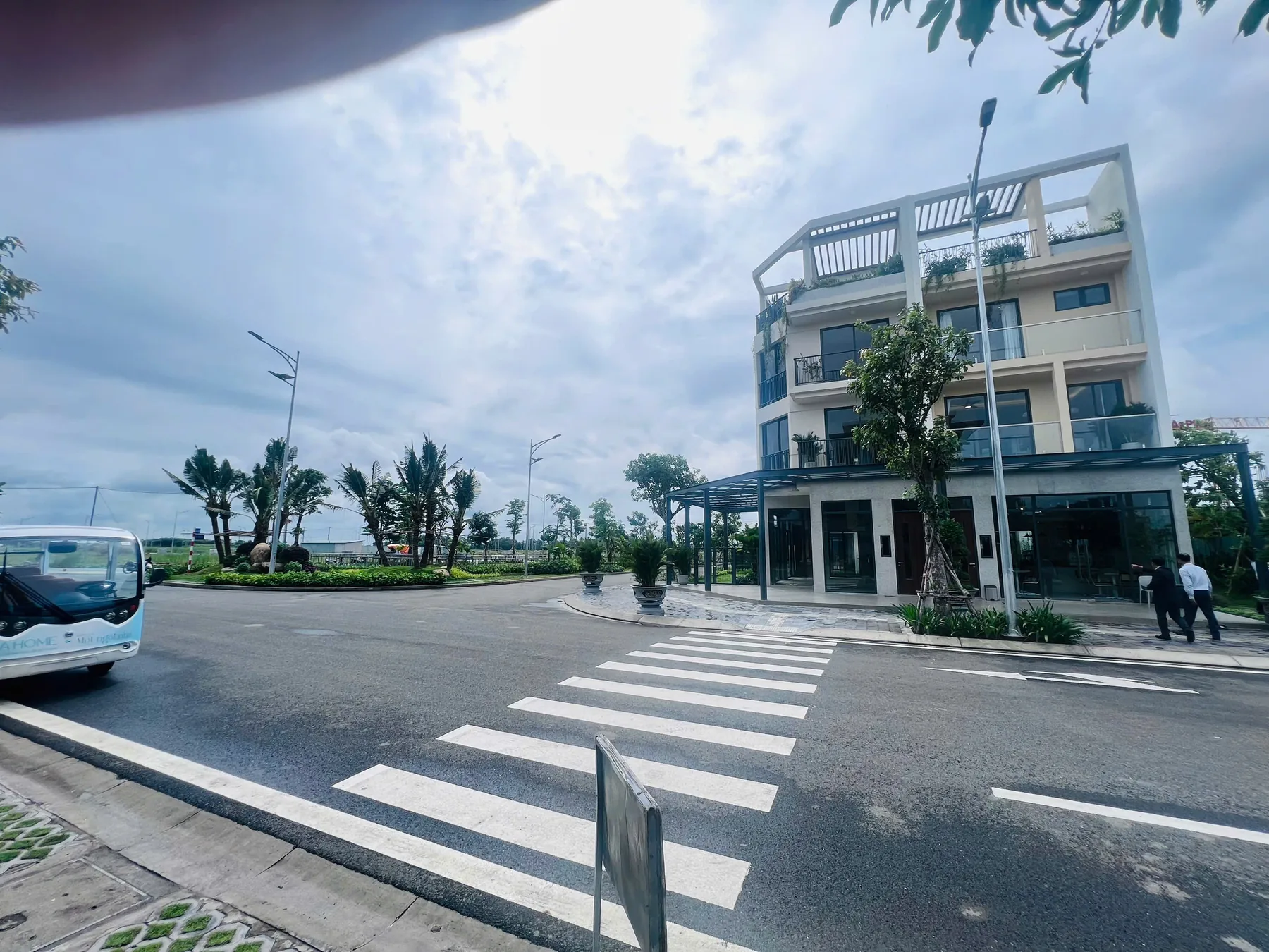 Trục phố thương mại 18m